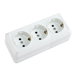 Розетка о/у Ладога SQ1801-0126, 3 гнезда, с/з, белая